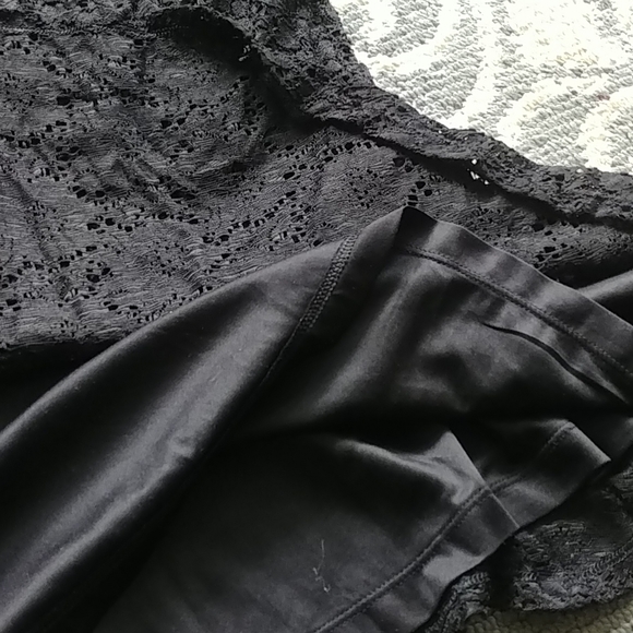 ELLEN TRACY LACE PEPLUM TOP - MEDIUM - Picture 7 of 8